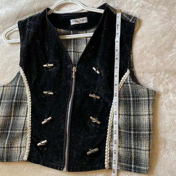 Vintage Cropped Vest - Picture 4 of 5